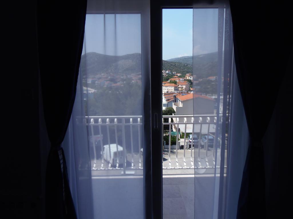 Apartments Skipper Seget Vranjica Exterior photo